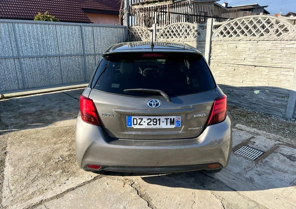 Toyota Yaris cena 23700 przebieg: 167322, rok produkcji 2016 z Jarocin małe 56